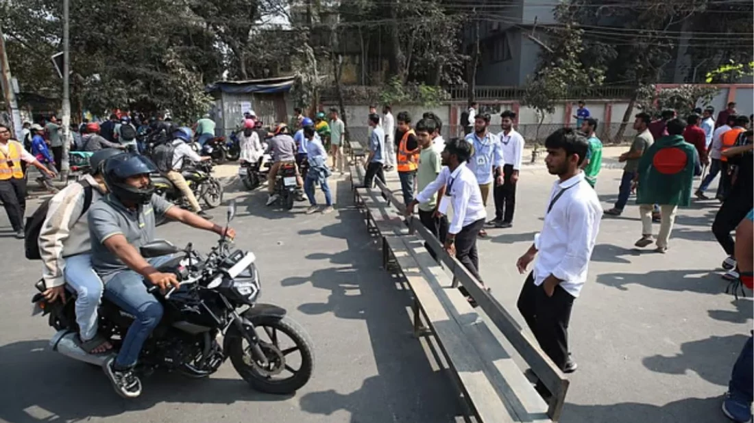 ২৪ ঘণ্টার আল্টিমেটাম দিয়ে সাতরাস্তা ছাড়ল কারিগরি শিক্ষার্থীরা